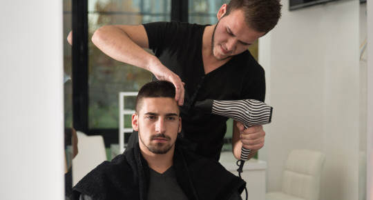 Фарбування та камуфлювання волосся у чоловіків: що потрібно знати