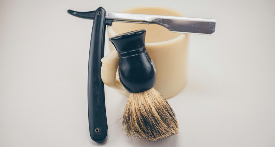 Як правильно доглядати за небезпечною бритвою?